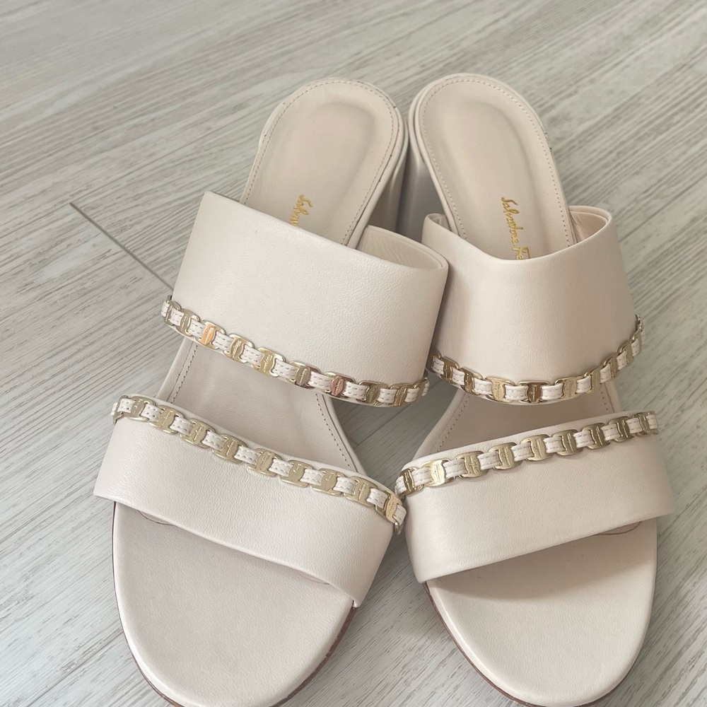 Salvatore Ferragamo Cream Leather Chain Strap Block Heel Mules Sandals Size 9.5